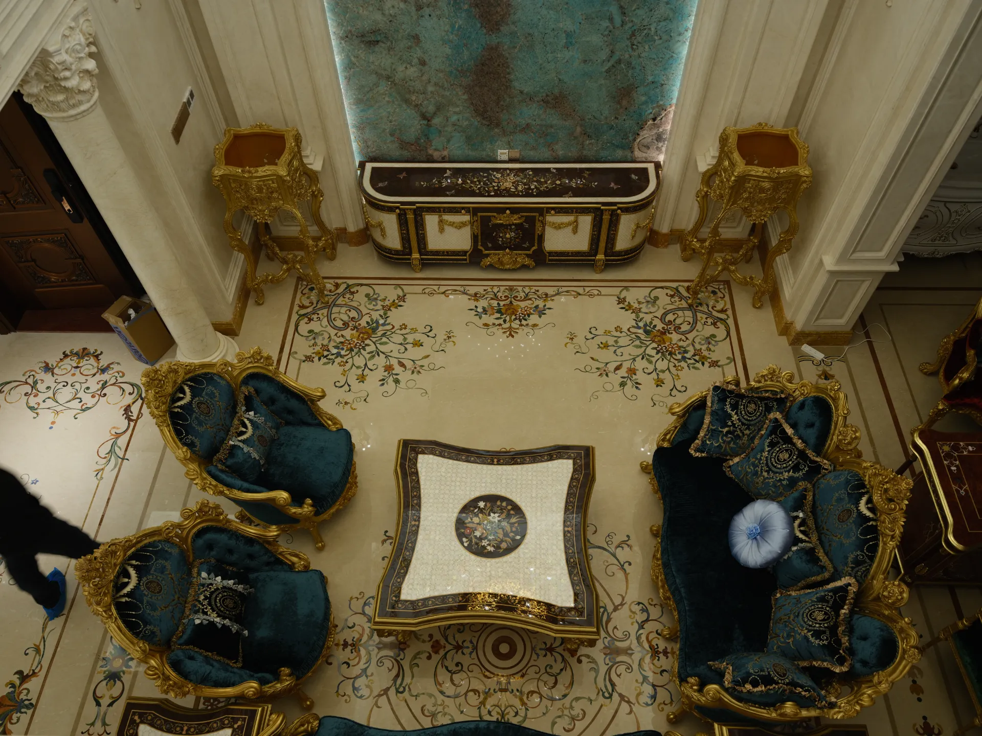 Luxury Marble Floor Inlay with Floral Medallion